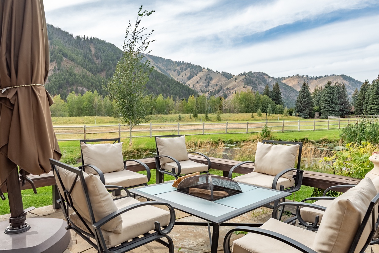 Outdoor Firepit Seating