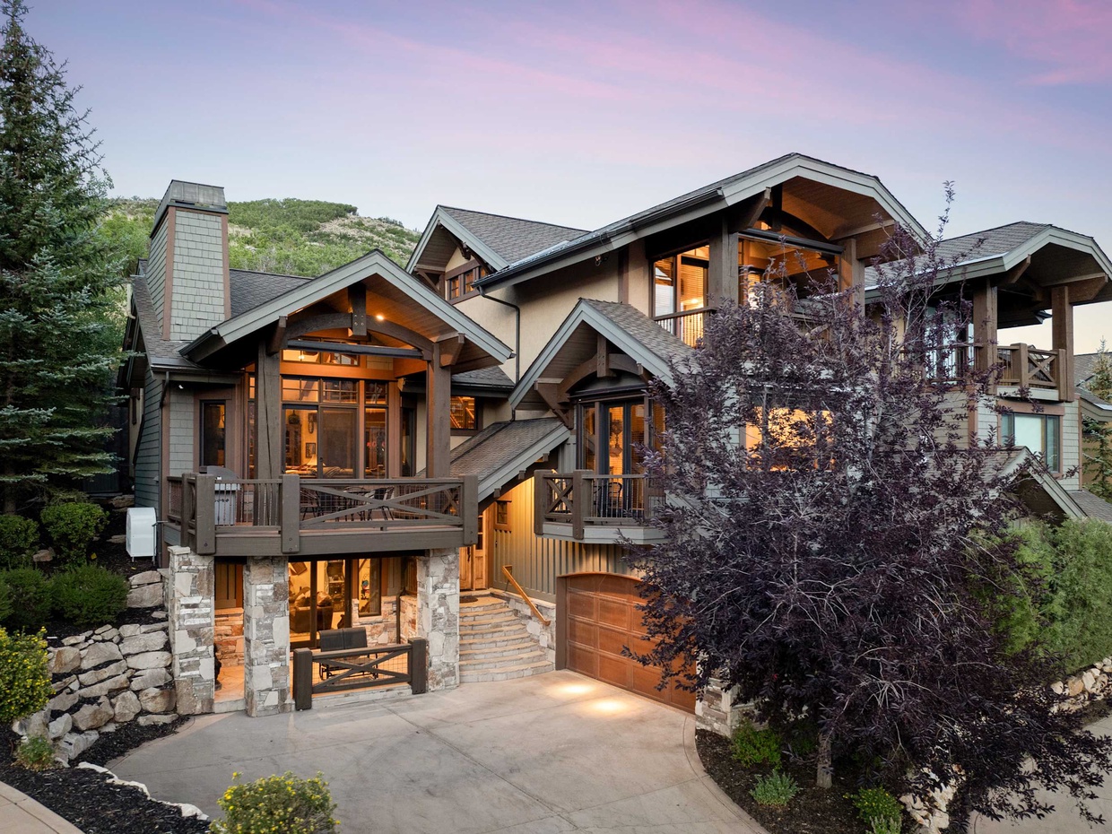 View Luxury 4BR Retreat | Hot Tub, Views & Fireplace | A Park City ... - Luxury Park View Rentals