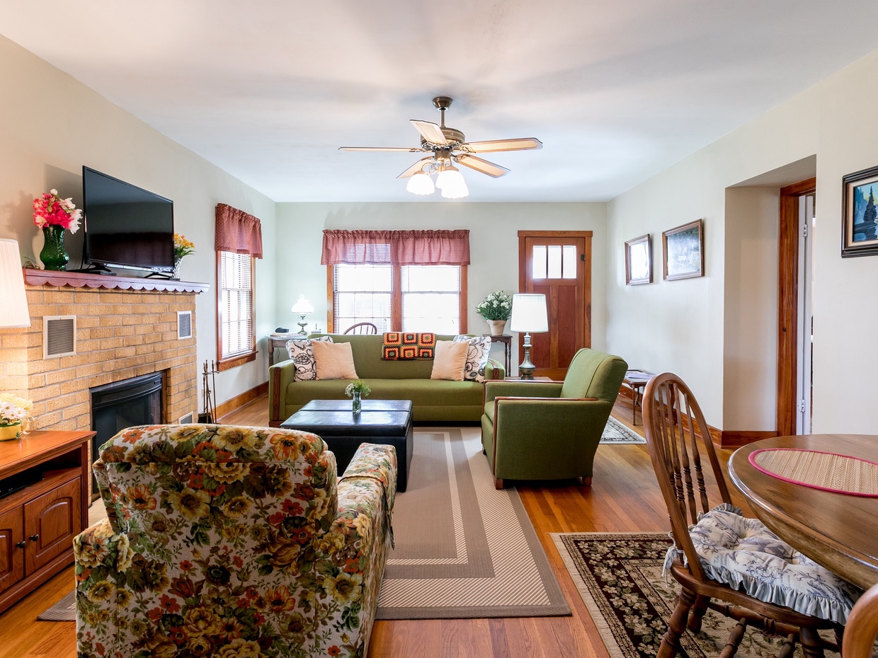Large, comfortable living room