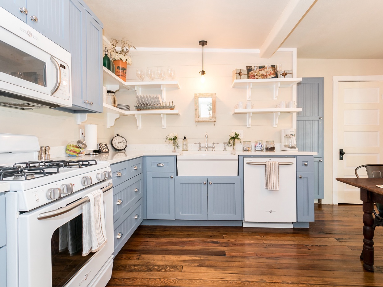 Full kitchen