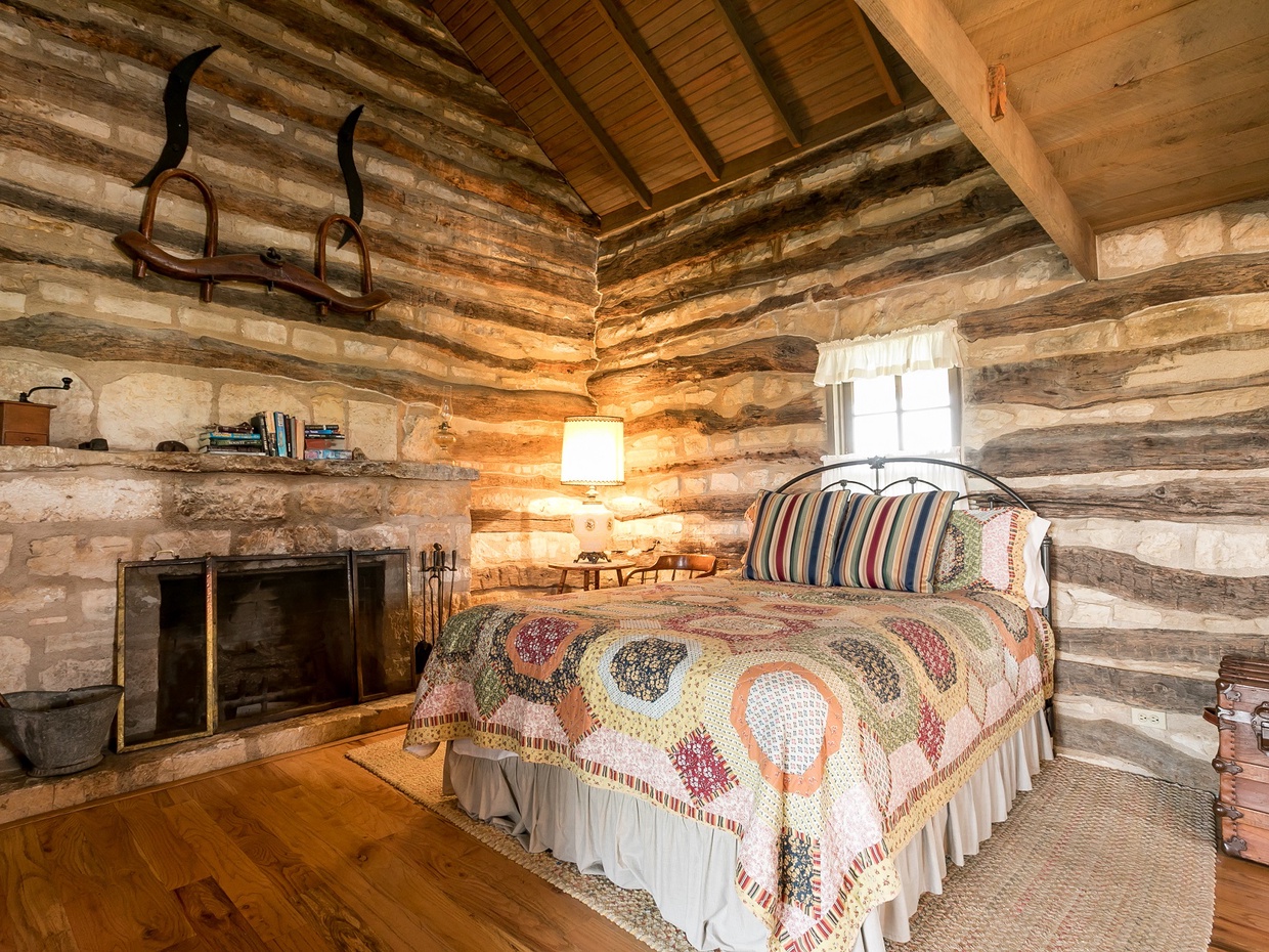 Queen bed downstairs