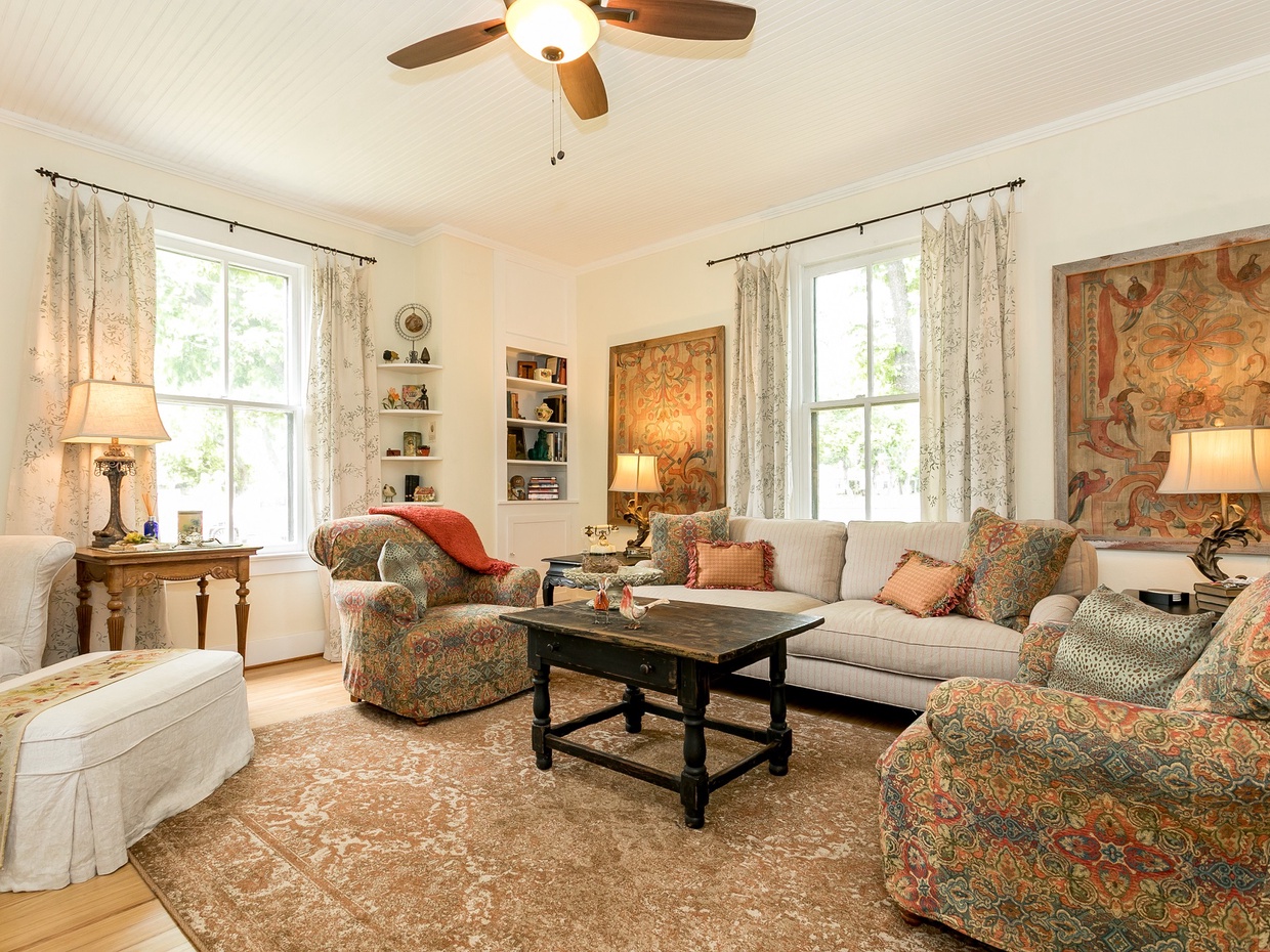 Stunning living room that seamlessly combines comfort and style