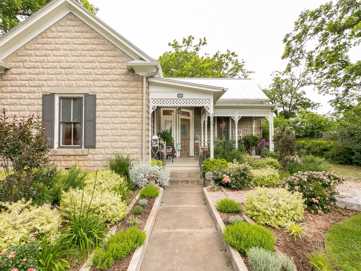 Gorgeous and inviting exterior