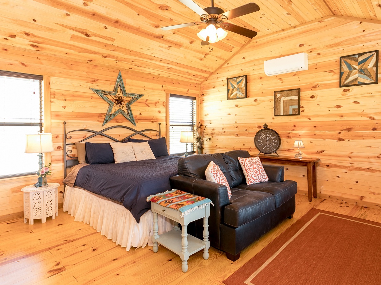 Lovely king bed