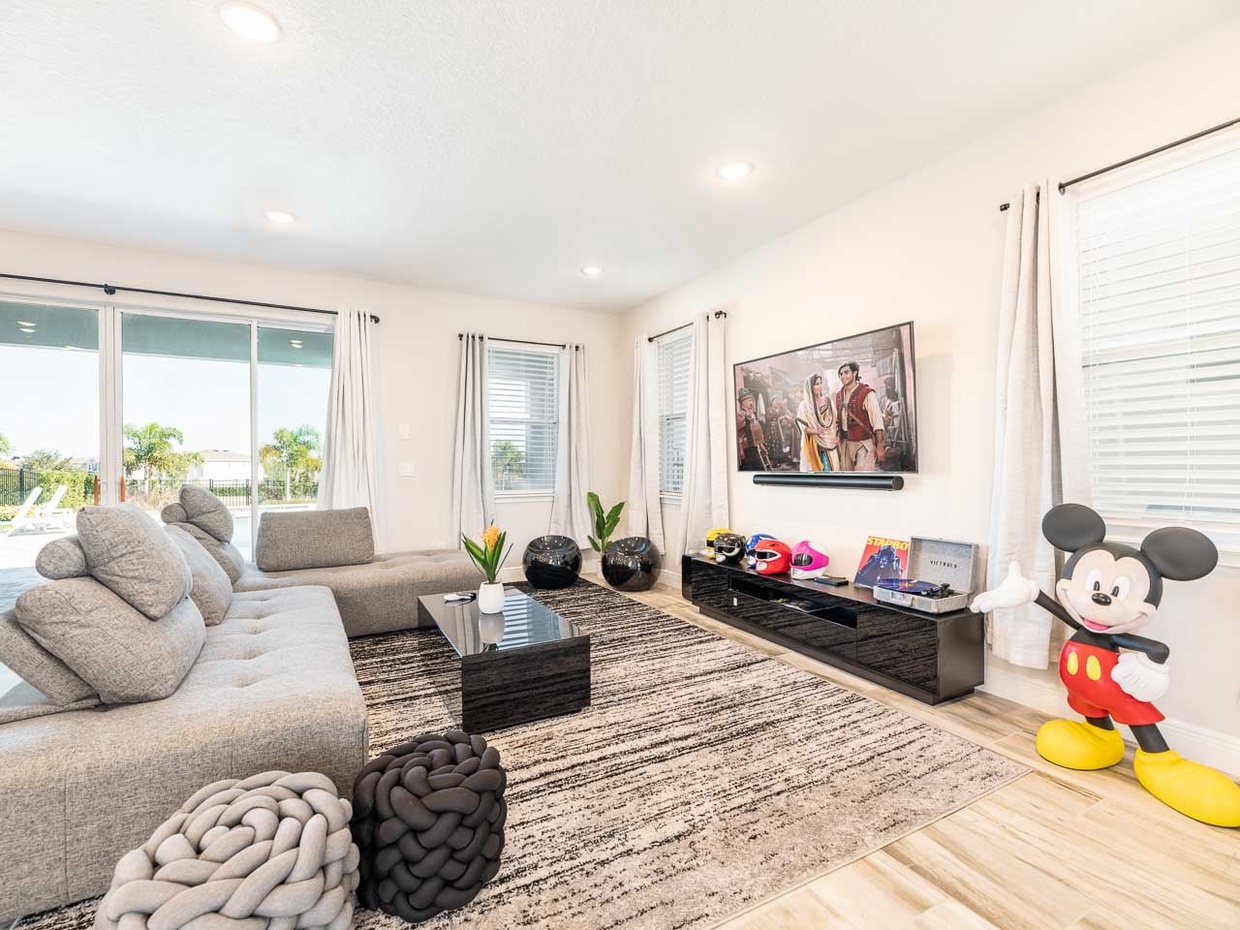 [amenities:living-area:3] Living Area
