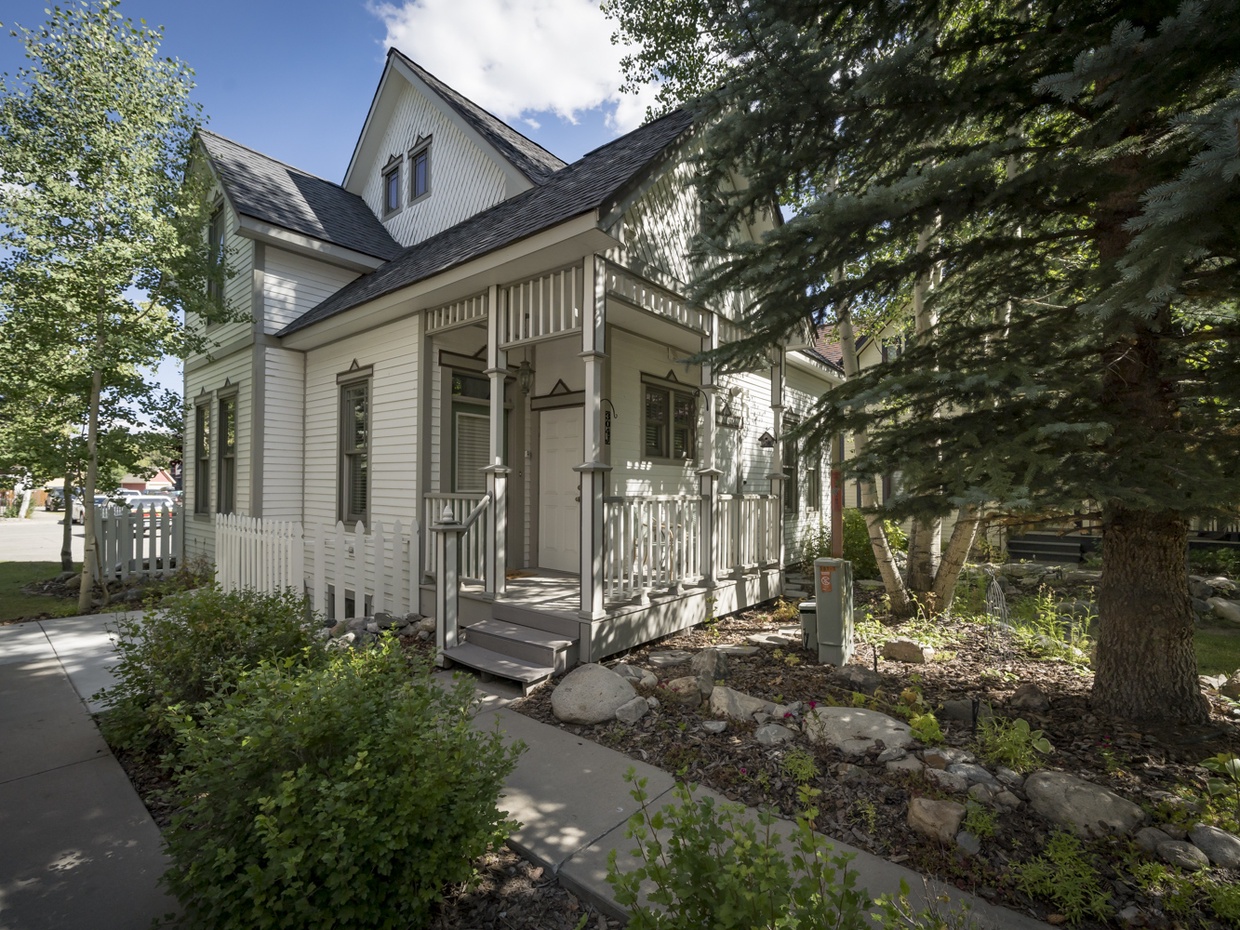 Main Street Meadow House, in Downtown Breck