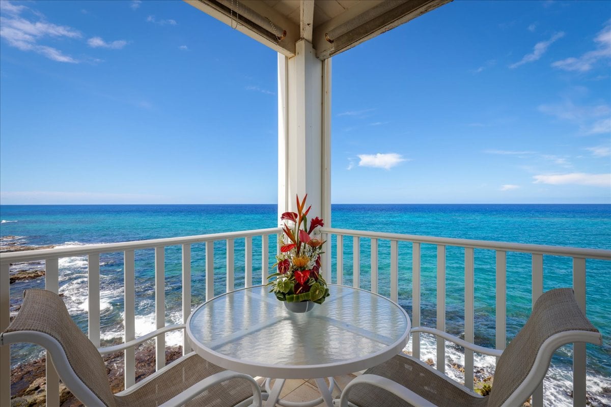 Wraparound Lanai (Balcony)
