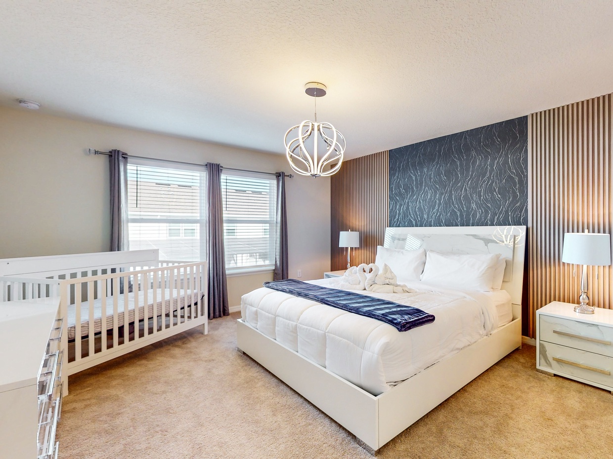 Bedroom #4 - 2nd floor Master Bedroom - King bed with private ensuite & full size crib