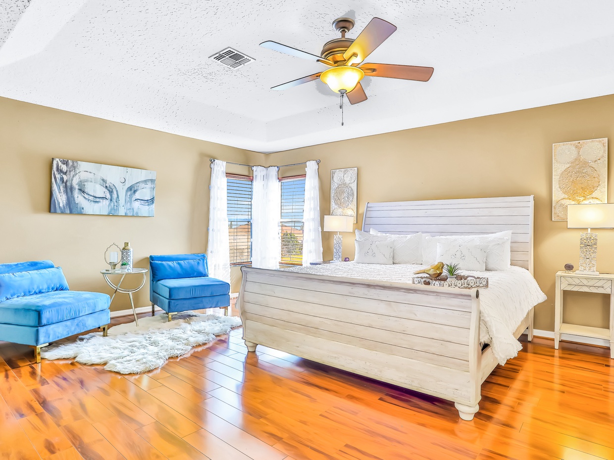 Bedroom #2 - Master Suite - King bed, sitting area, full length mirror, private ensuite, walk in closet & TV