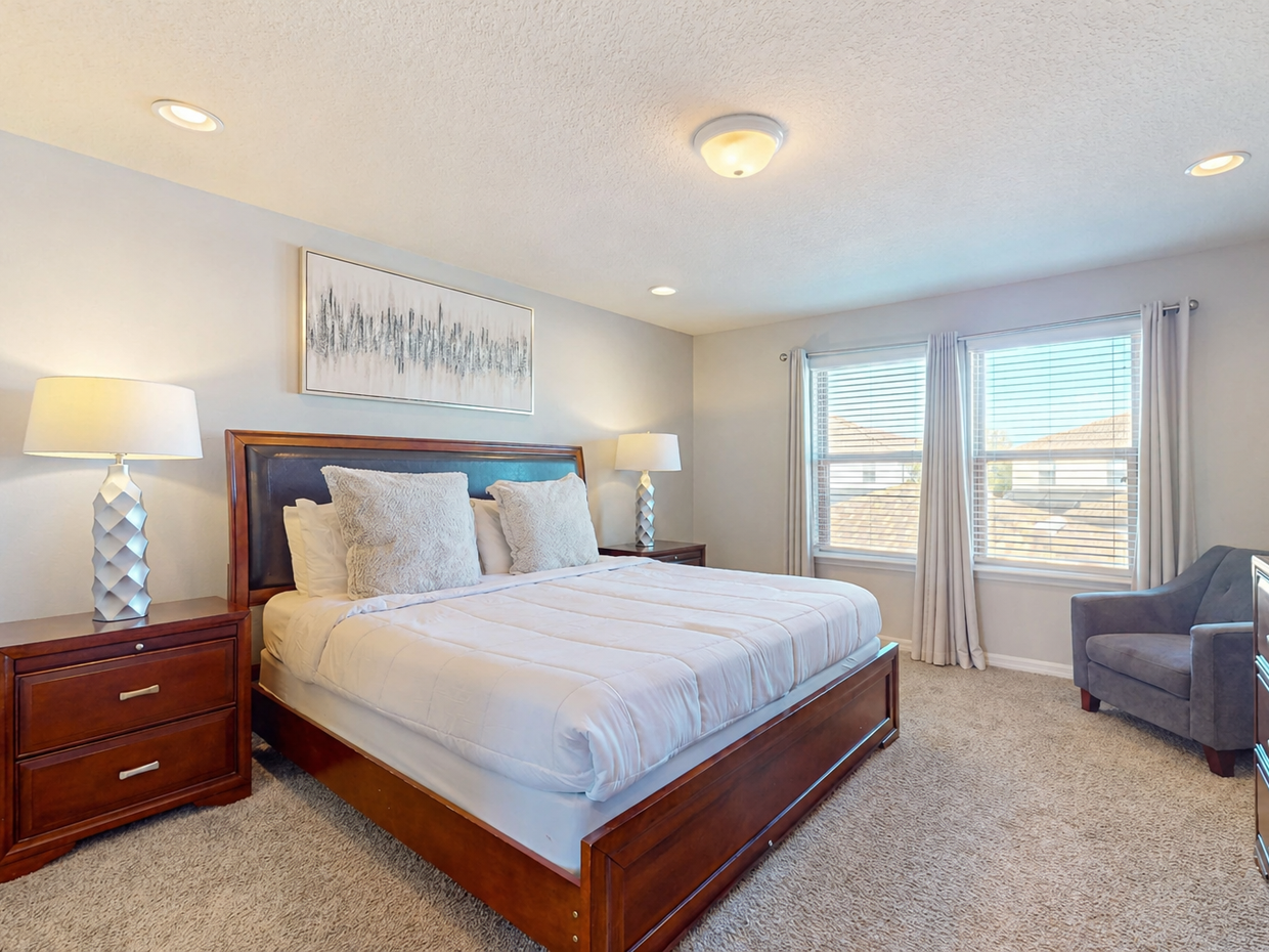 Bedroom 3 - King bed with TV & Ensuite - 2nd floor