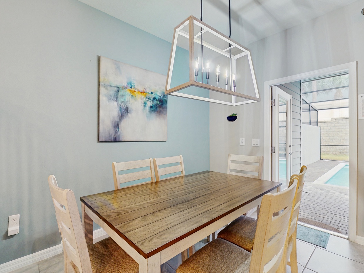 Dining area with seating for 6