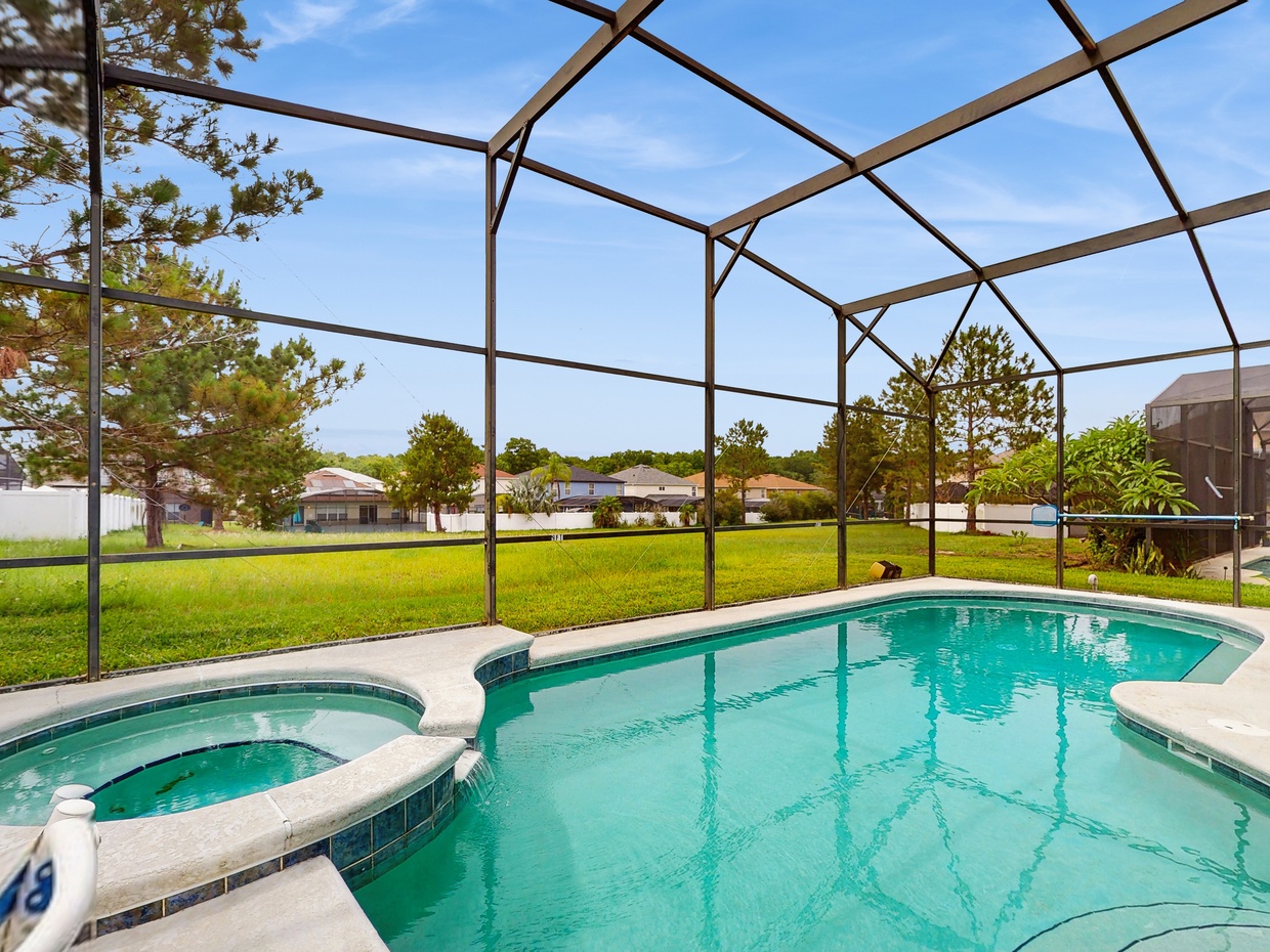 Lanai with private pool & spa, small dining area, lounging area & 3 sun loungers