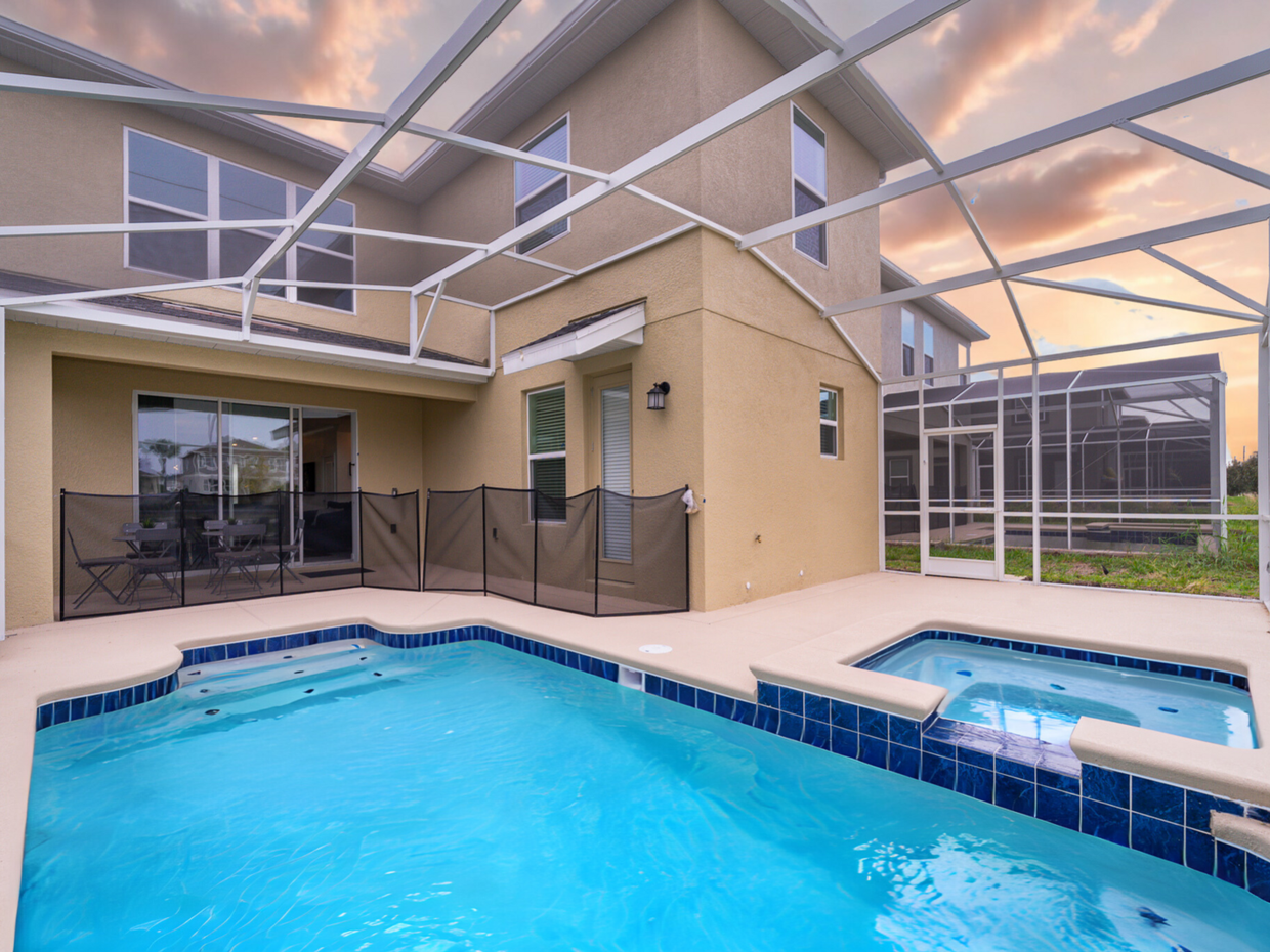Soak up the Florida sunshine and make the most of the beautiful weather while relaxing in your private pool or grilling on the BBQ.