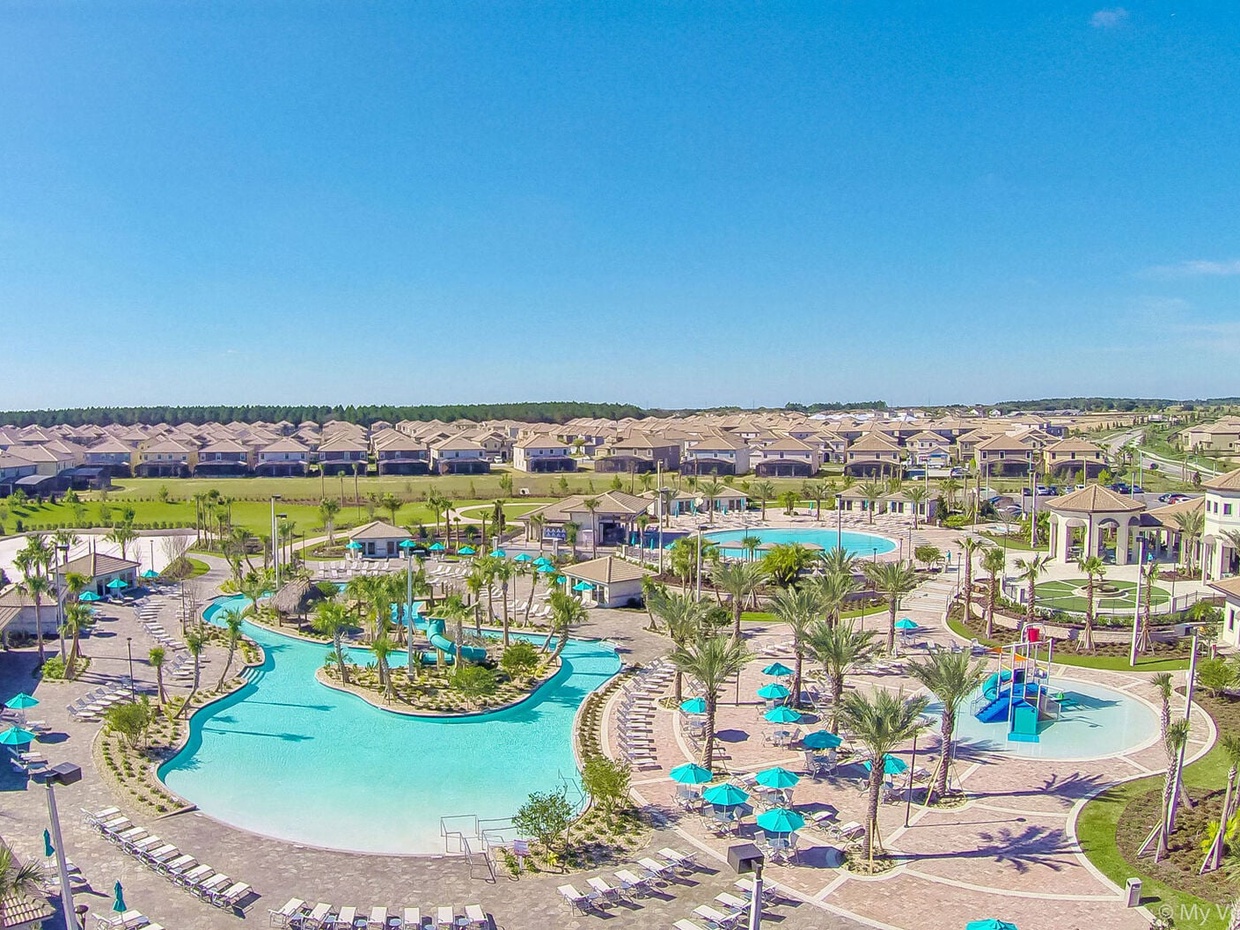 Located within Champions Gate Resort, a prestigious community with access to two clubhouses. At a walking distance from The Oasis Clubhouse.