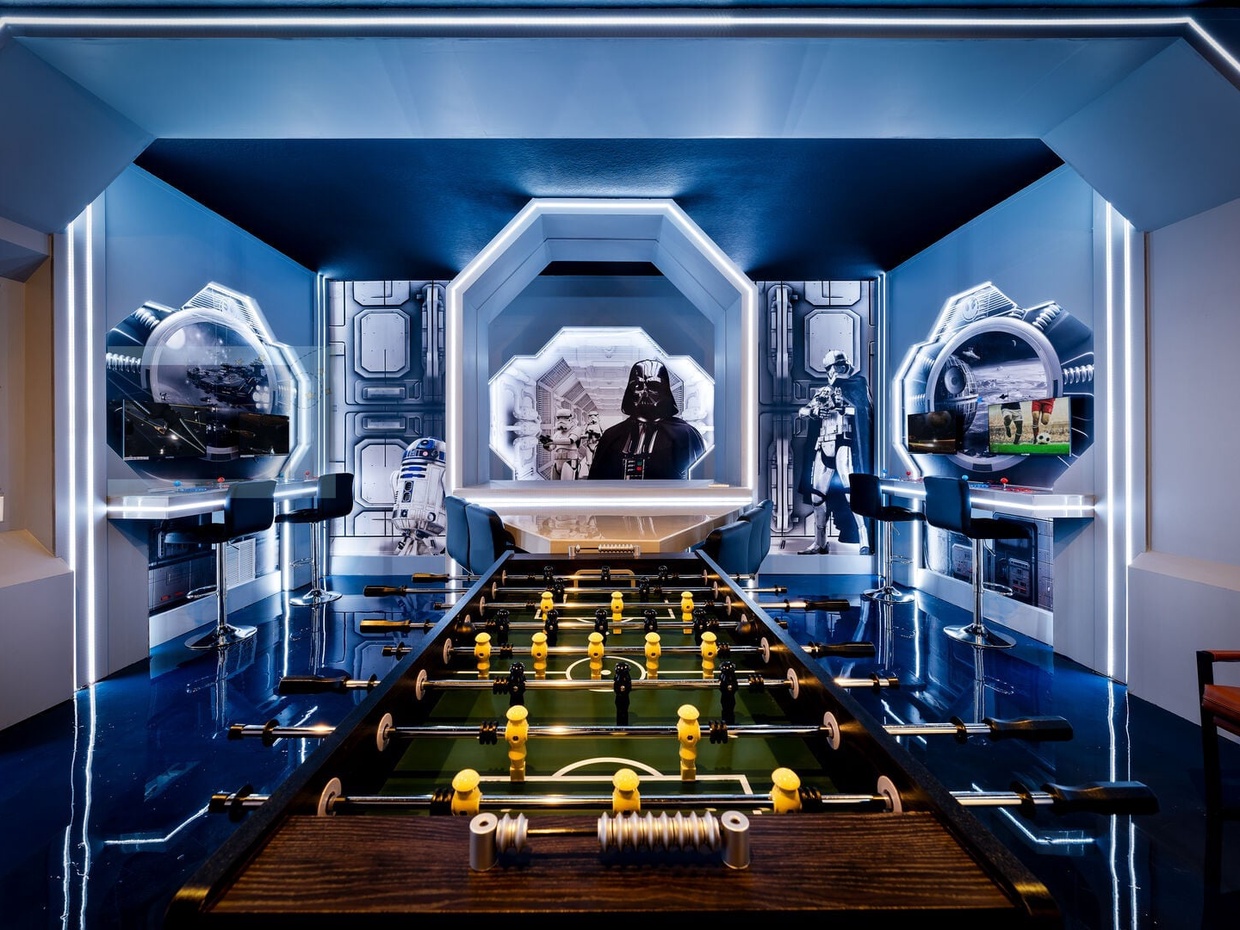 Fan of Star Wars? At our Star Wars game room you'll get to immerse yourself in galactic adventures.