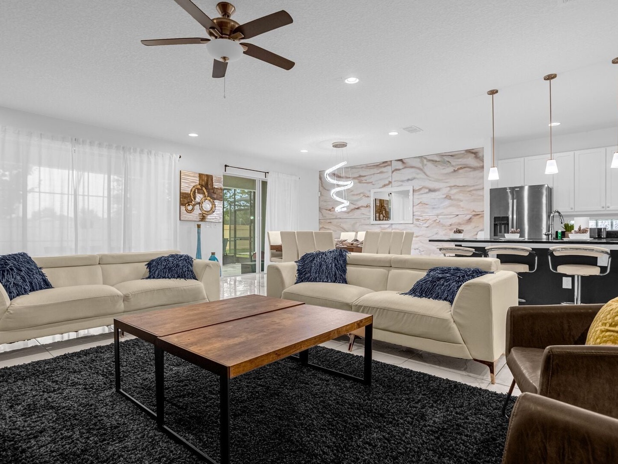 Beautiful open-concept spaces, ideal for large groups of family and friends.