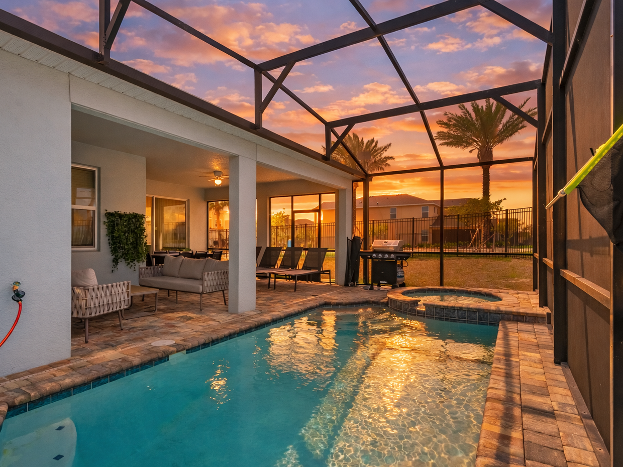 Fire up the grill and enjoy a lovely BBQ outside at our al fresco dining area by the pool.