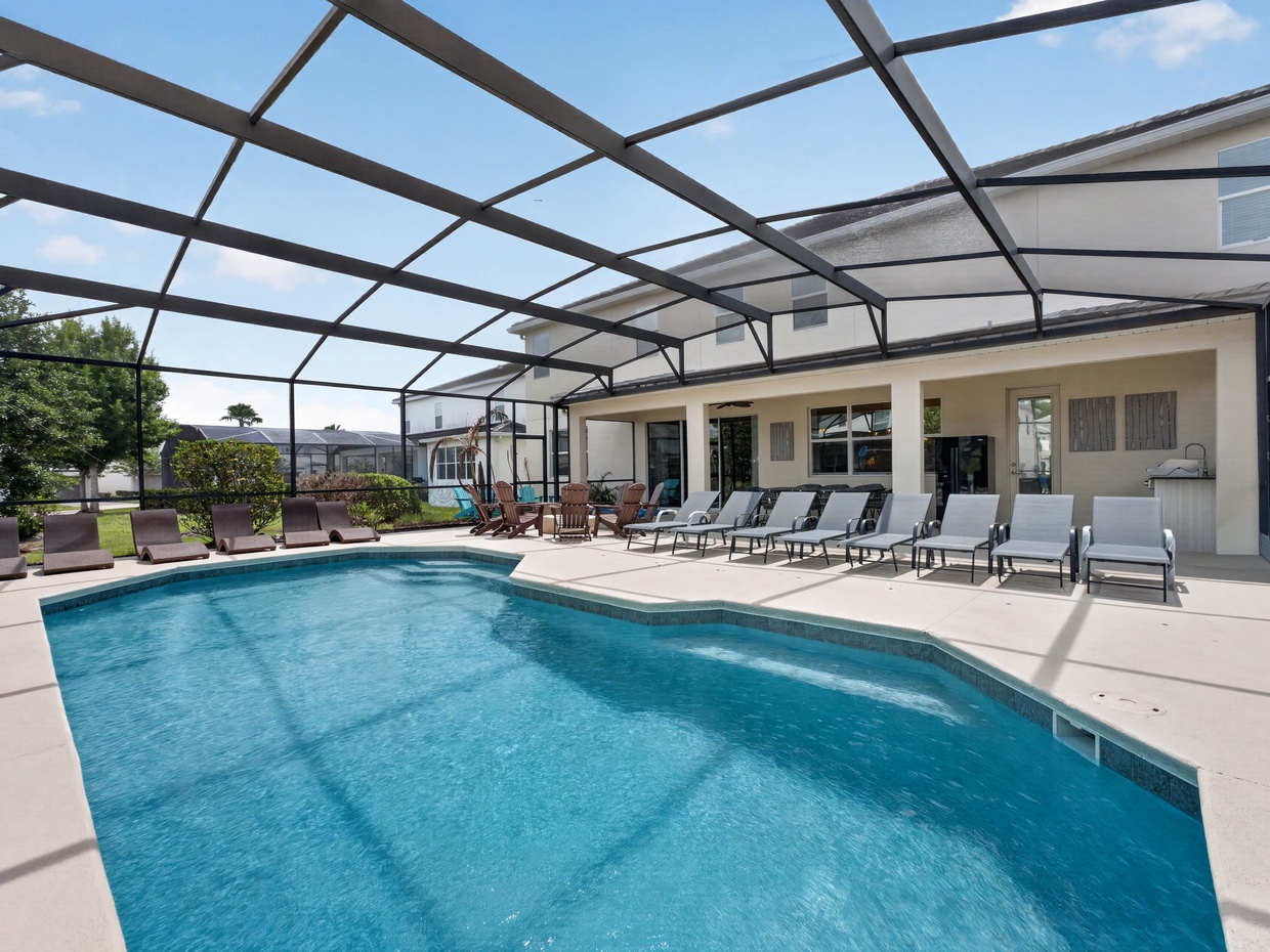 Relax in your private pool, enjoy the BBQ grill, and dine al fresco under the Florida sunshine.