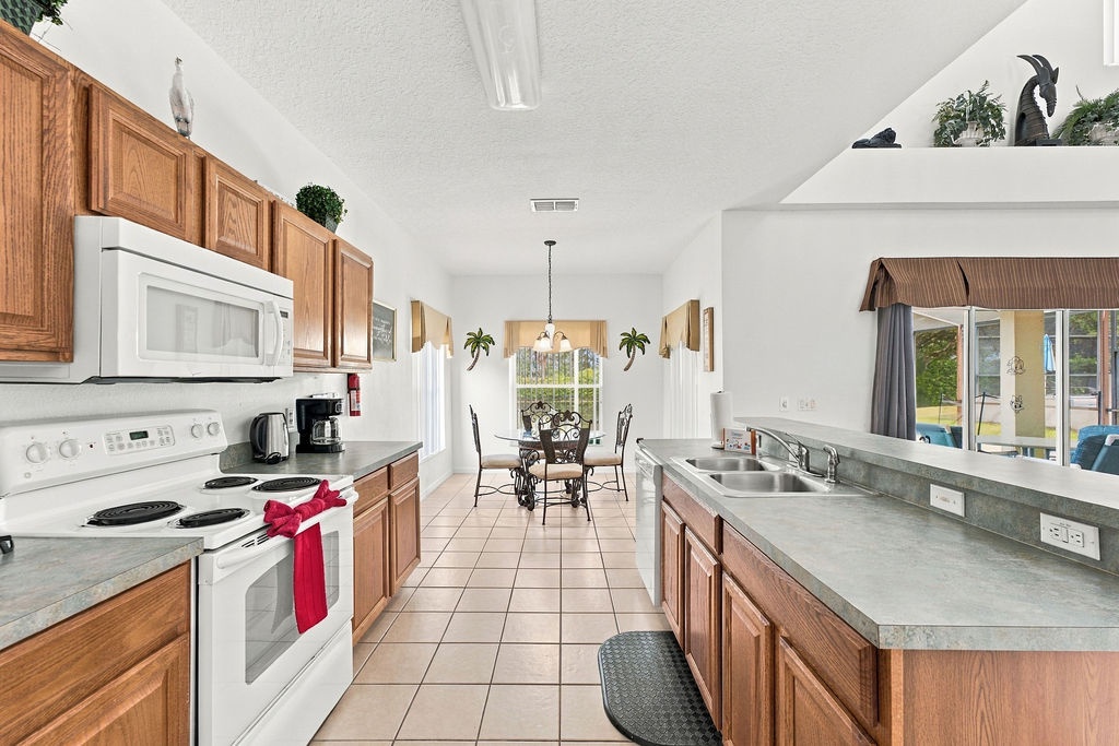 Everything you need to make family meals and vacation mornings feel effortless.