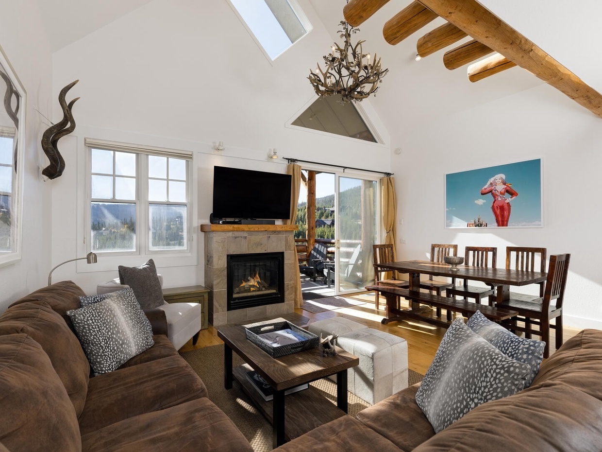 View Saddle Ridge J2 Moonlight - Saddle Ridge J2 Living2