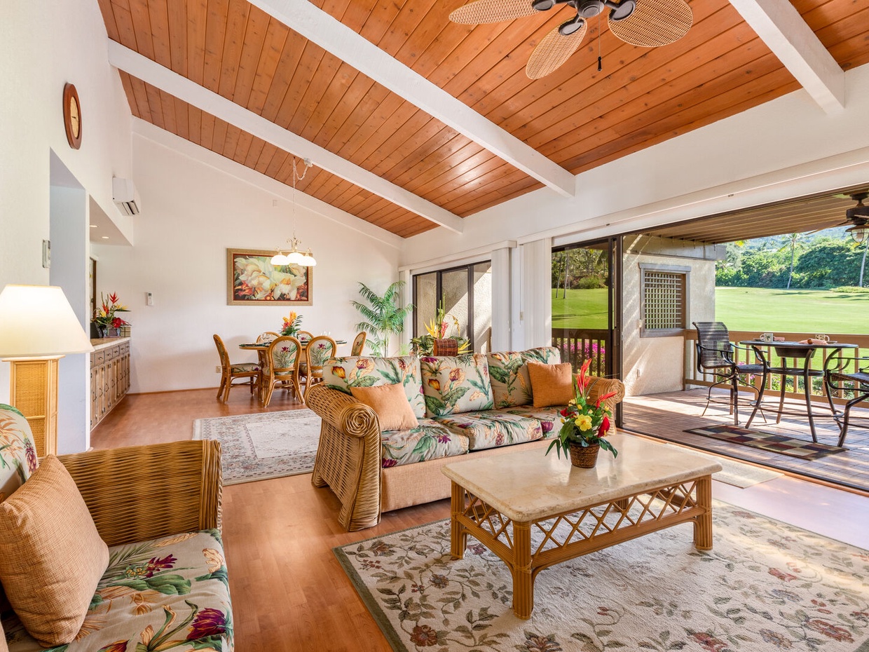 Living & Dining Areas Flowing to the Lanai