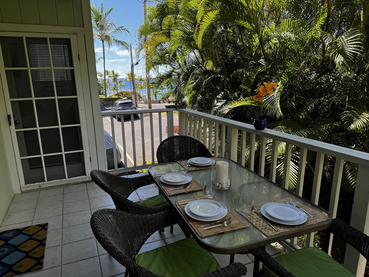 Lanai Dining & Ocean View