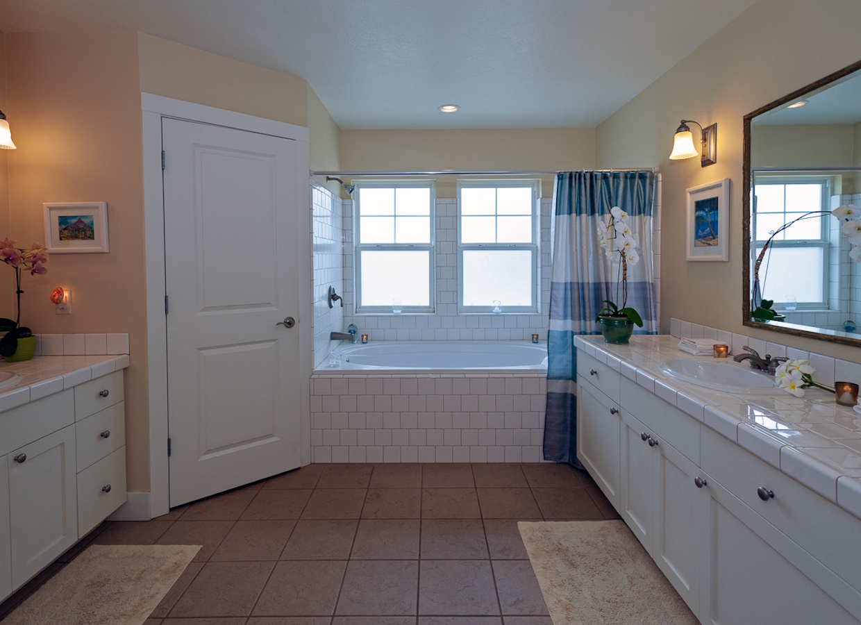 Plantation 1322 Bathroom