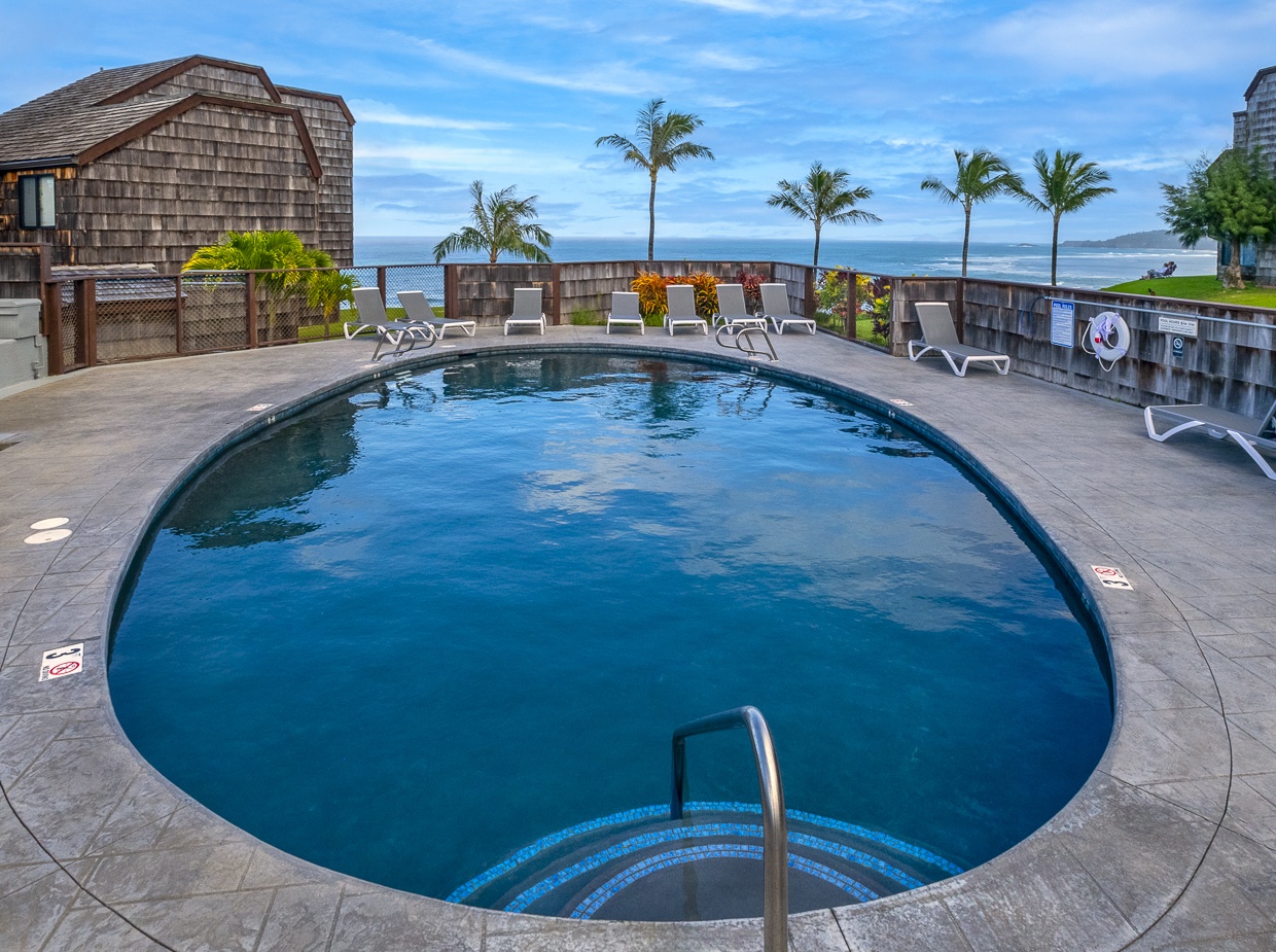 You can enjoy ocean views from the Sealodge pool, too! Watching the palm trees swaying in the breeze rolling off the Pacific is the perfect setting for a chilled-out pool day