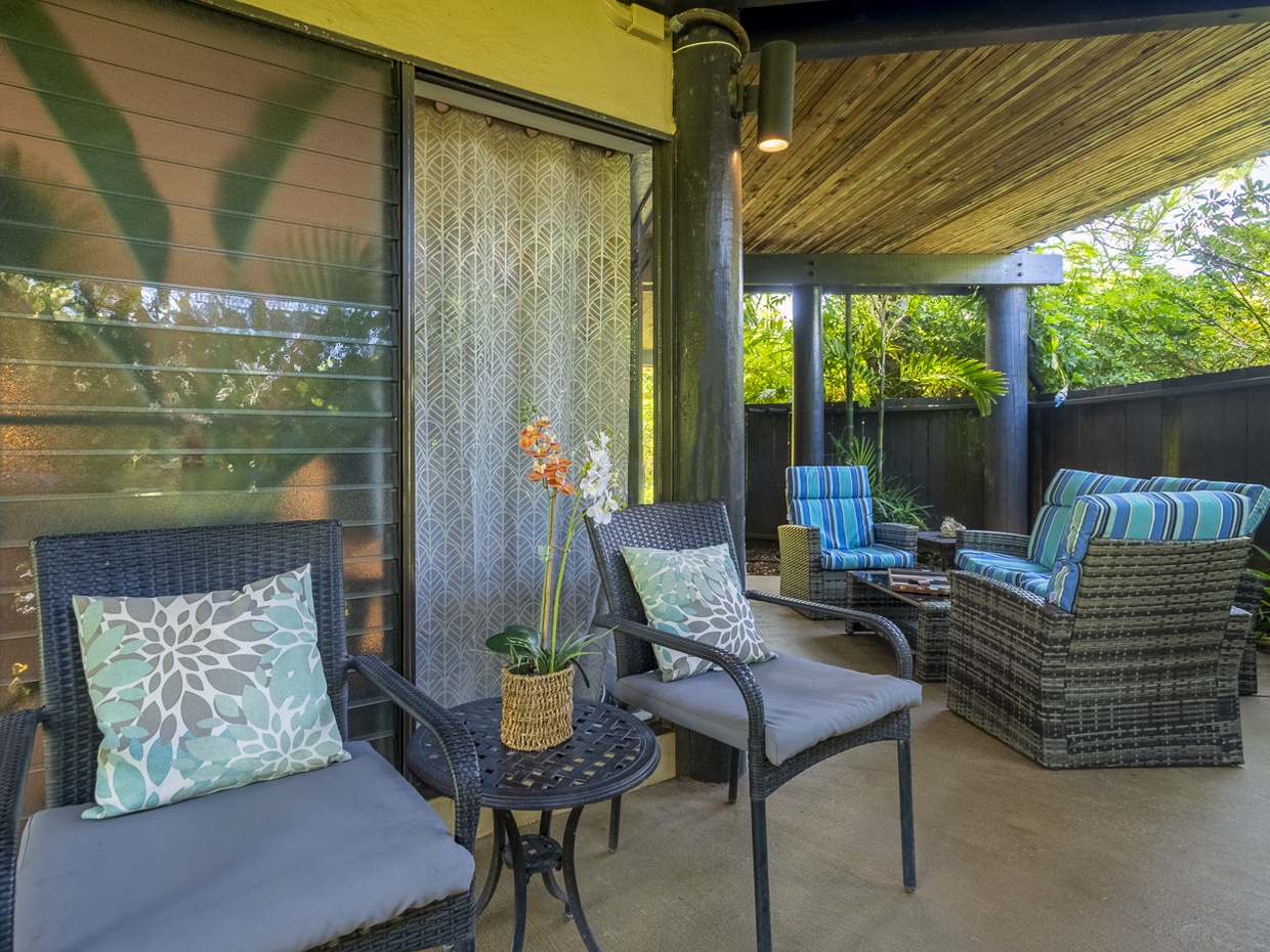 The large lanai wraps around the entire unit, with plenty of seating for everyone in your group to enjoy the outdoor space!