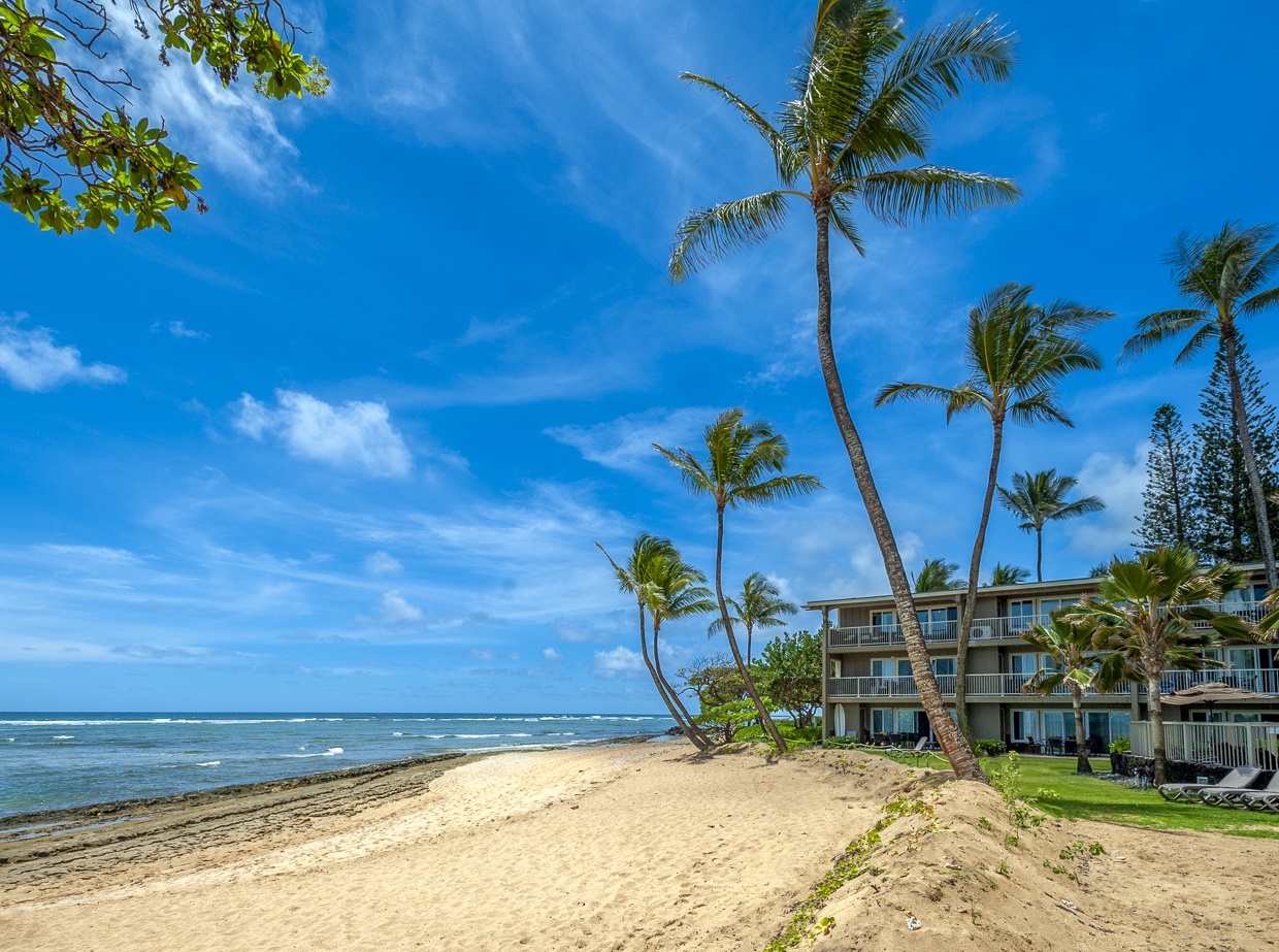 Kauai Kailani sits right on the water! In just a couple minutes you can be on the beach with your toes in the sand, taking a seaside stroll.