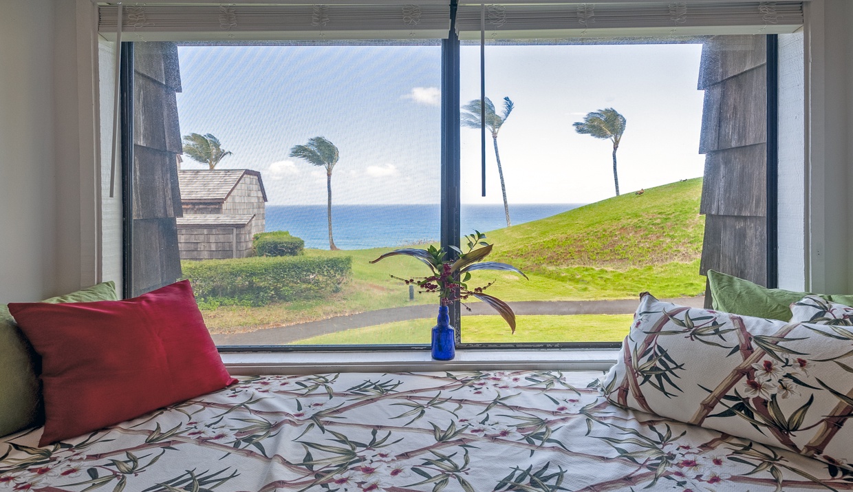 Sealodge B6 | Kauai Kahuna Vacation Rentals | ocean view day bed