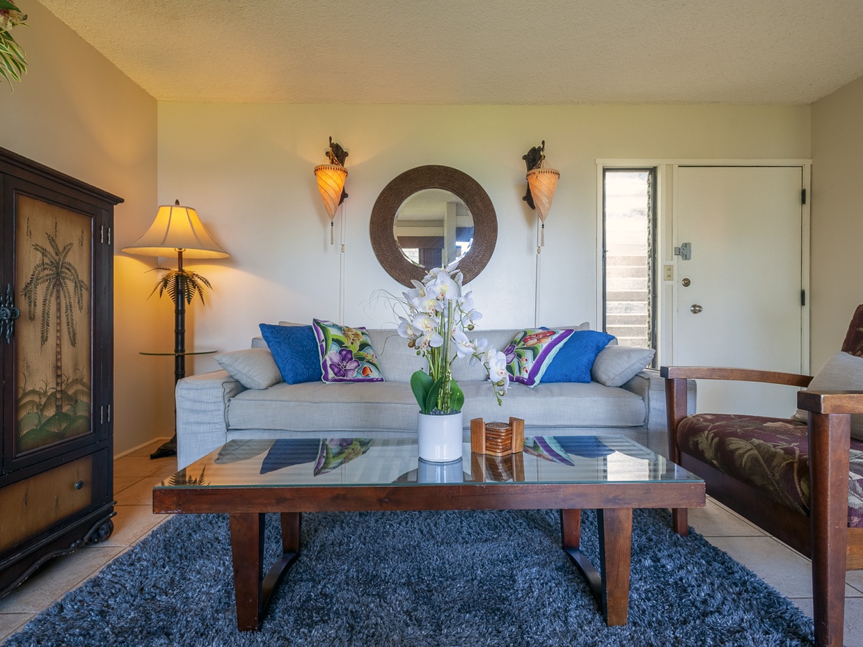 Kauai Kahuna Vacation Rentals | Sealodge F1 | welcoming living r
