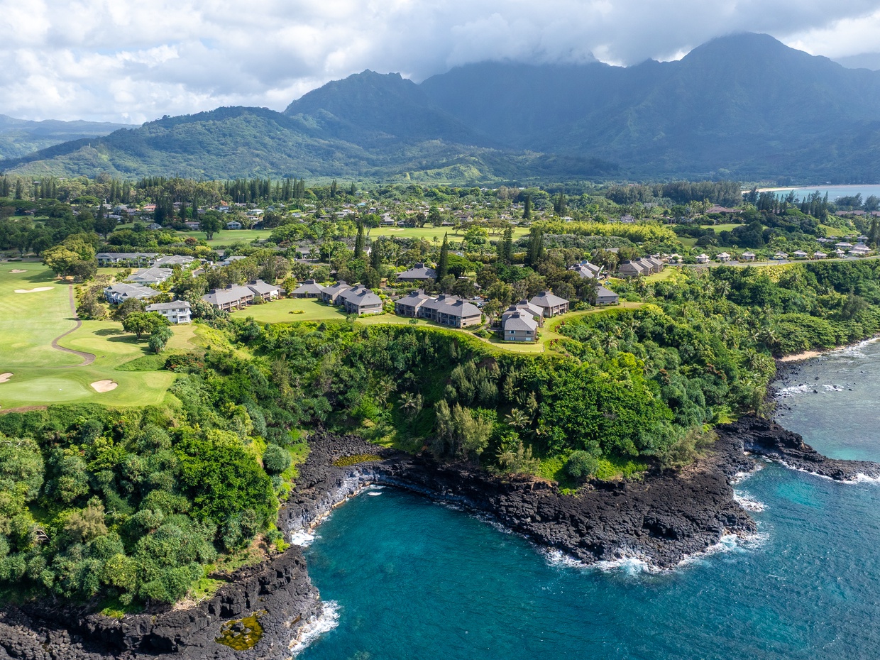 The Pali Ke Kua complex is situated right on the bluffs, which gives you dramatic views of the Pacific Ocean from nearly every corner of the complex!