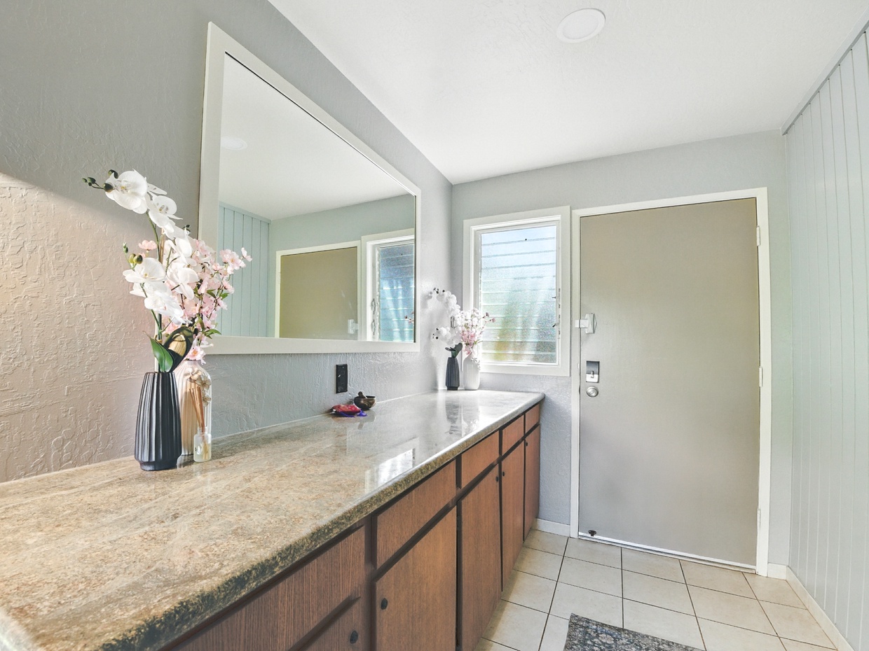 The entryway to unit 132, with a convenient console for dropping your bags and belongings as you walk in!