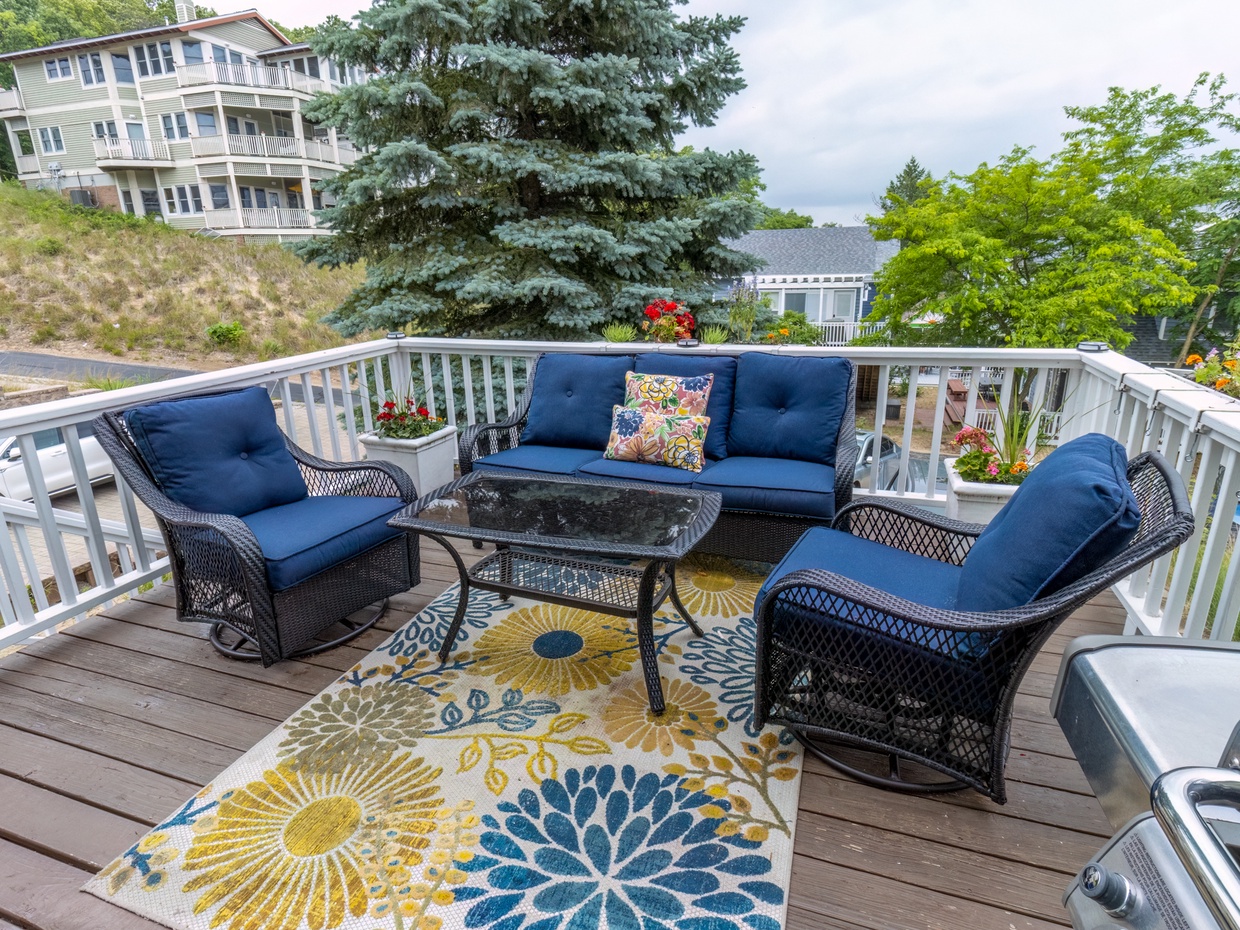 Main Level | Back Deck Sitting Area | Grill