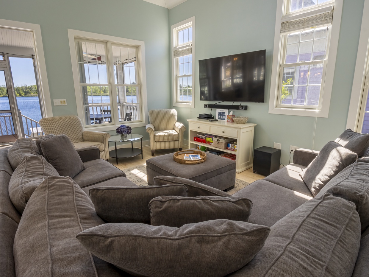 Main Level | Living Room