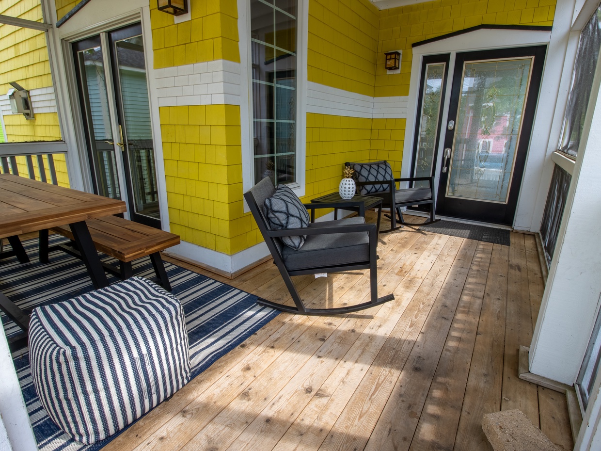Outside Living | Screened in Porch