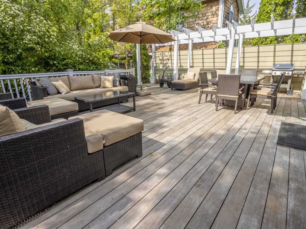 Outside Living | Deck with Grill
