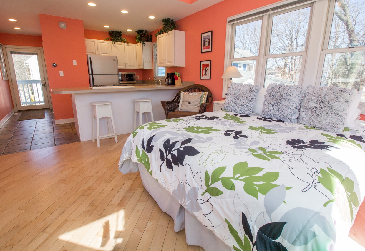 Main Level | Bedroom | Queen