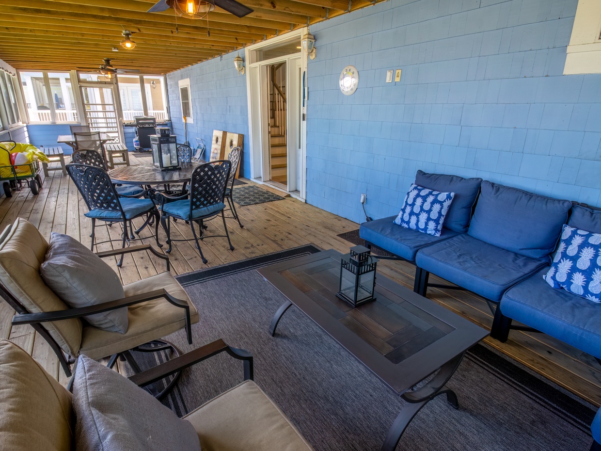Main Level | Screened In Porch