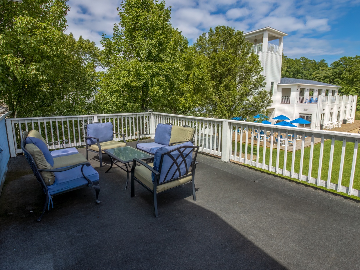 Second Level | Deck