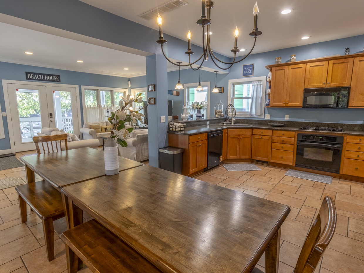 Main Level | Dining | Kitchen