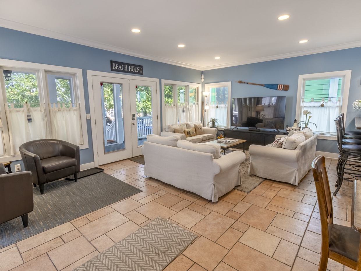 Main Level | Living Room 