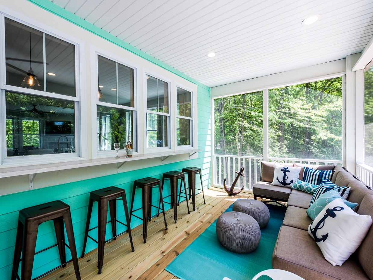 Pull up a seat and enjoy this great gathering space while the kids place across the street at the Sandcastle Playground