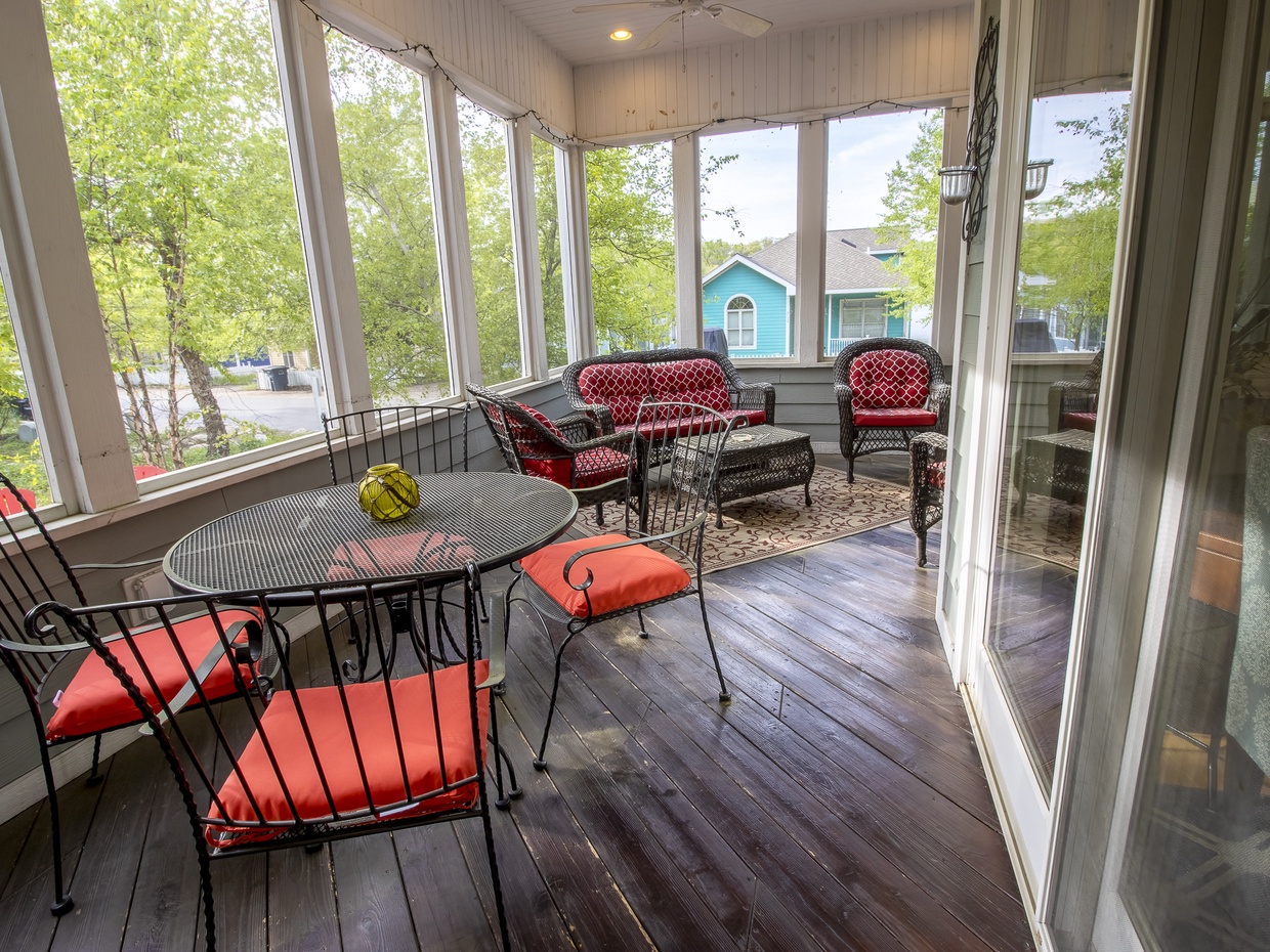 Main Level | Screened in Porch