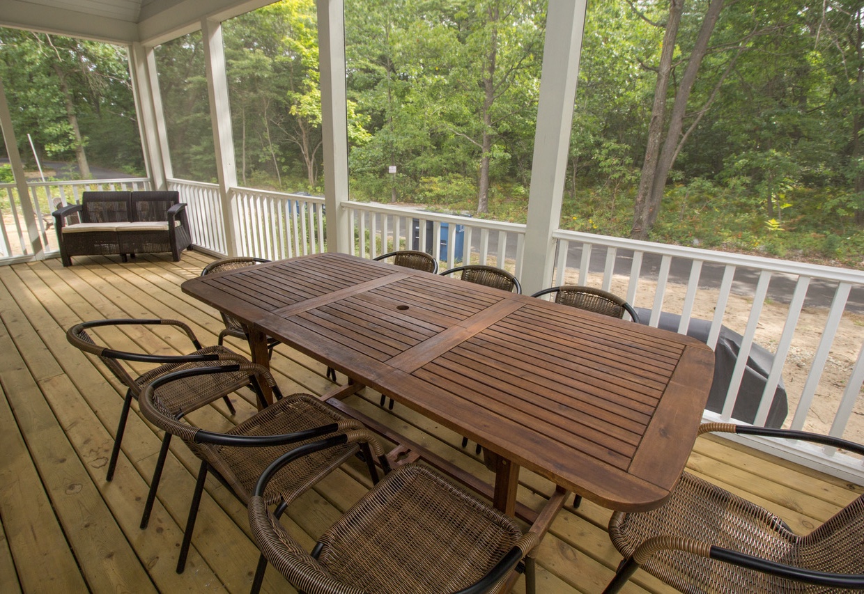 Outdoor Living | Screened Porch