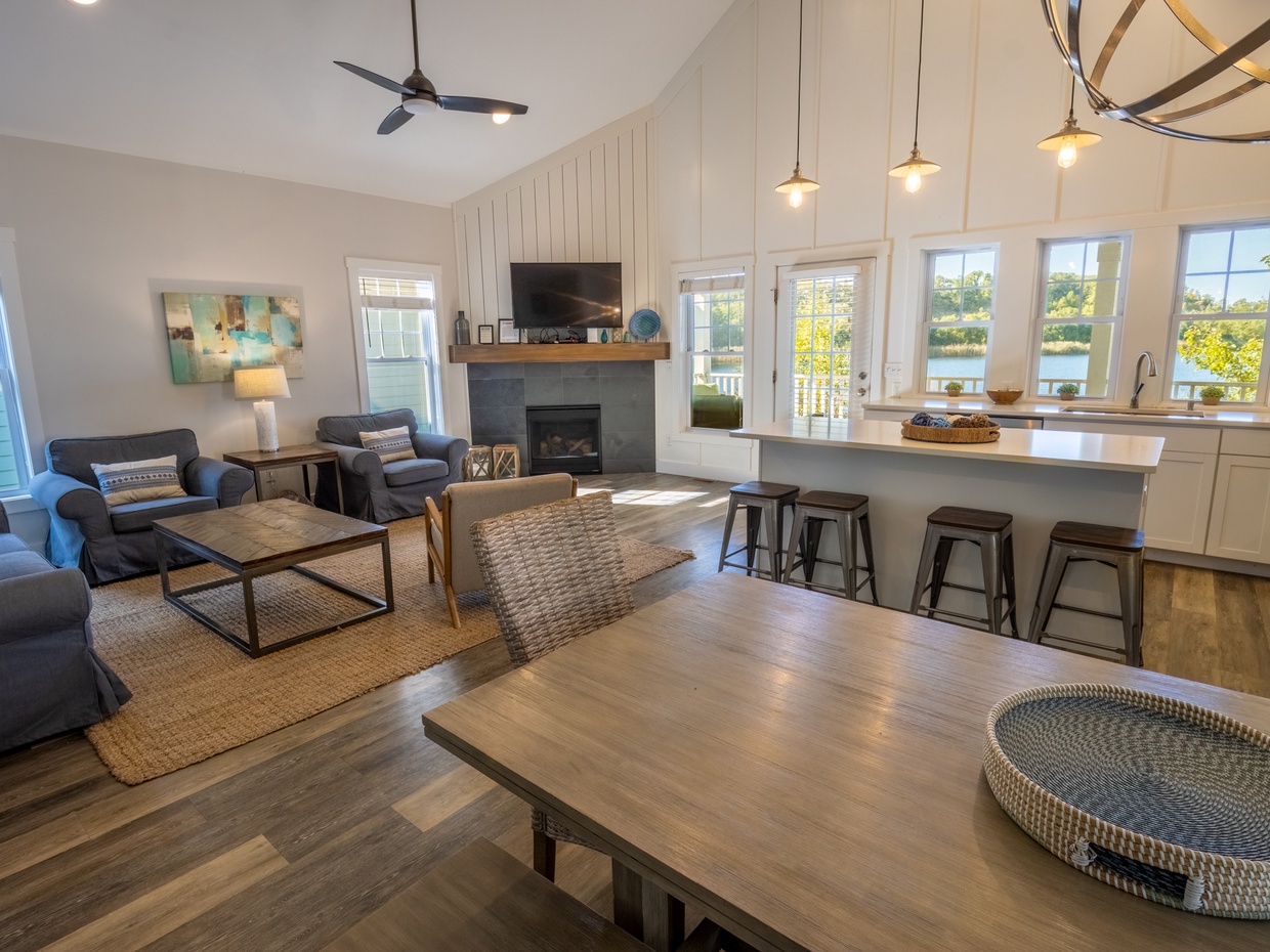 Main Level | Dining | Living Room