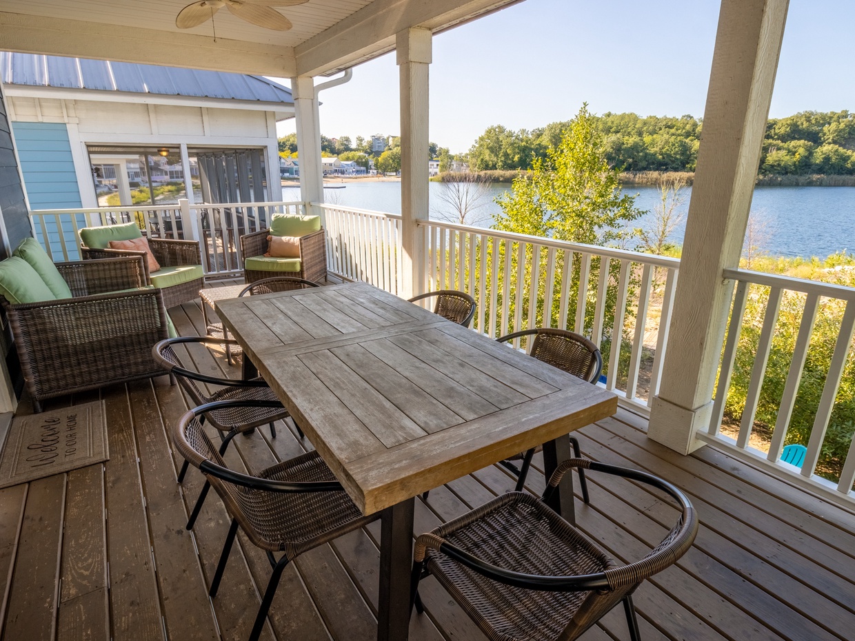 Outdoor Living | Upper Deck