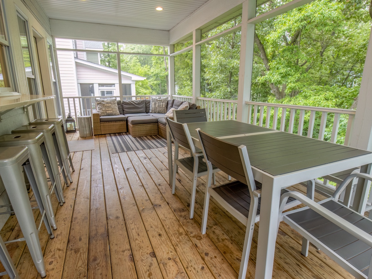 Outdoor Living | Screened in Porch