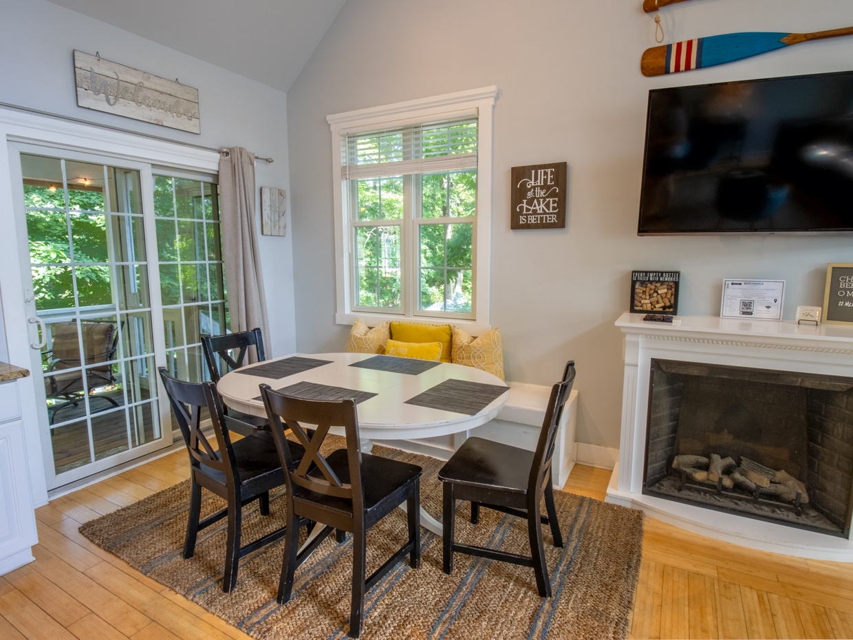 Main Level | Dining